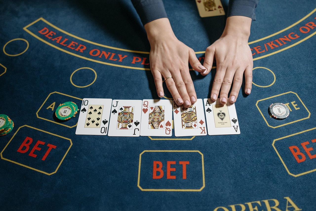 Blackjack online em cassinos virtuais e ao vivo