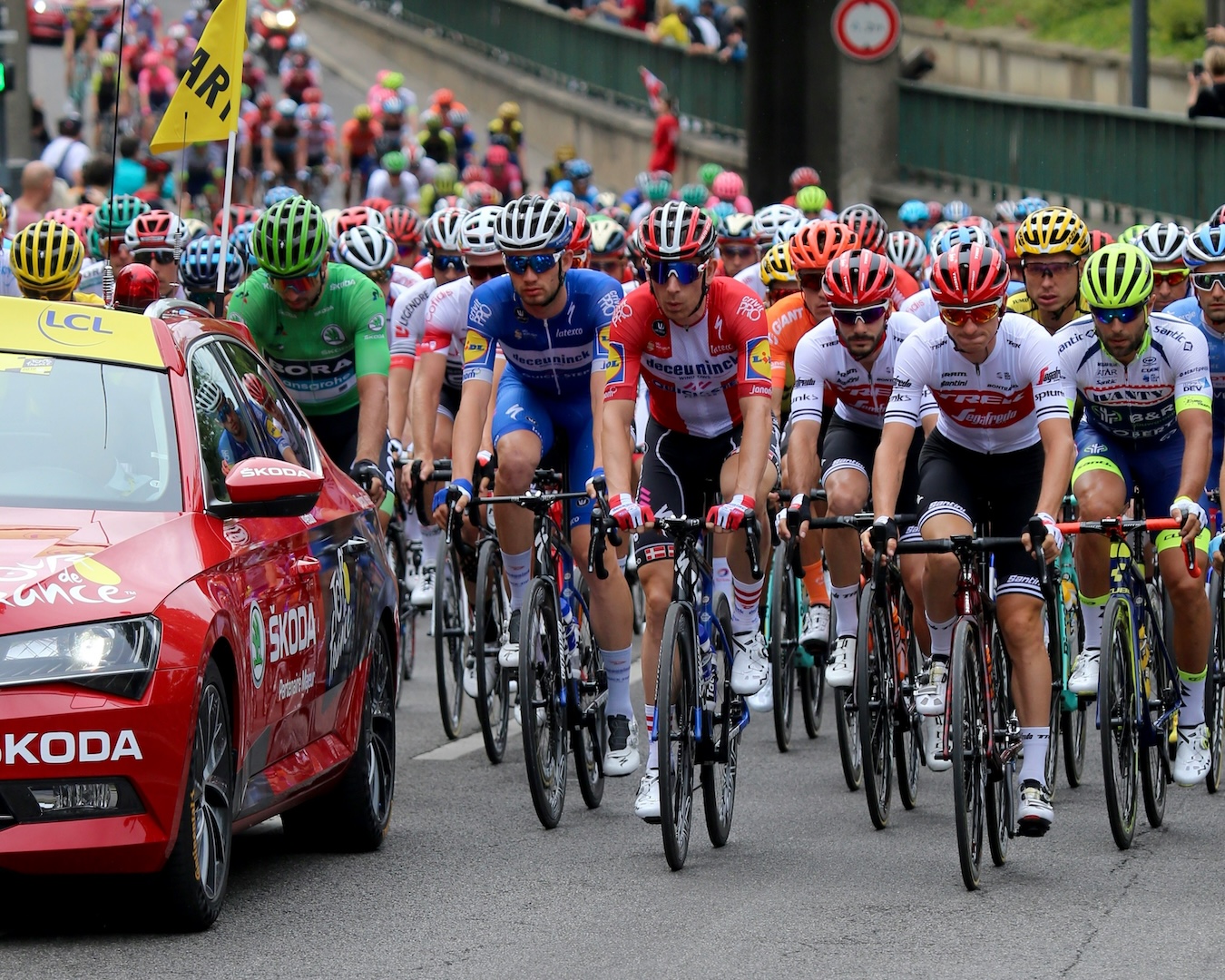 Casas de Apostas Colocam João Almeida na Luta pelo Pódio no Tour de France